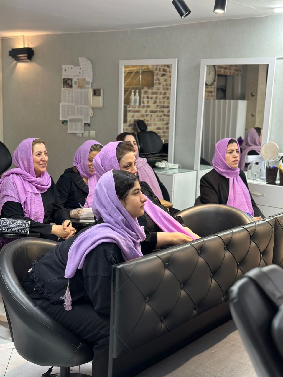 بهترین آموزشگاه آرایشگری زنانه در بنی هاشم تهران 