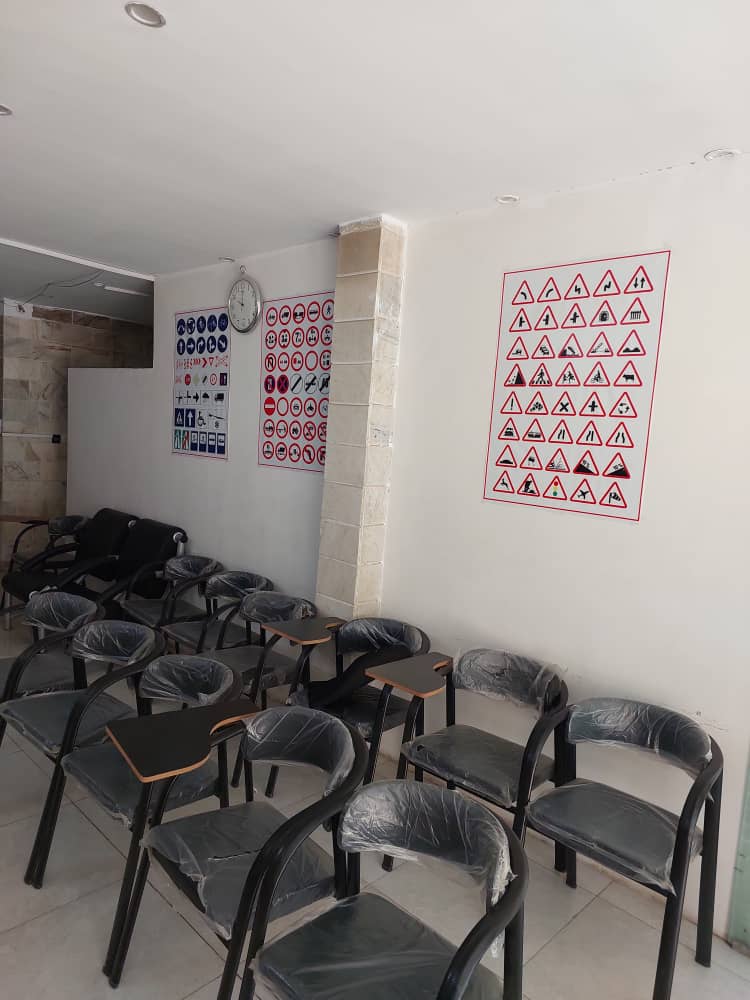 آموزشگاه رانندگی پرنده ساحل در شهرک گلستان