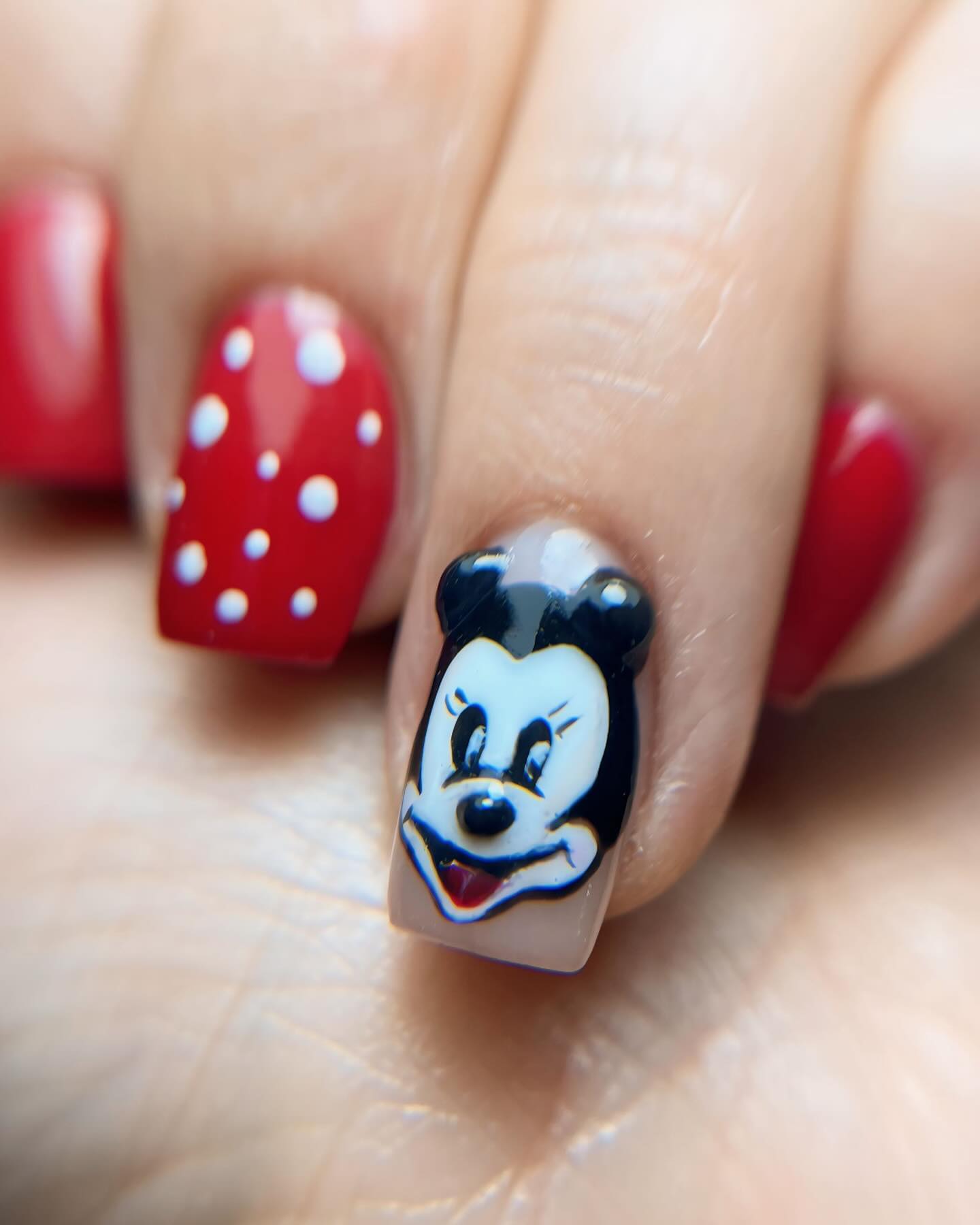 ناخن‌کار حرفه‌ای در بلوار ابوذر ده‌حقی | بهترین خدمات کاشت و طراحی ناخن